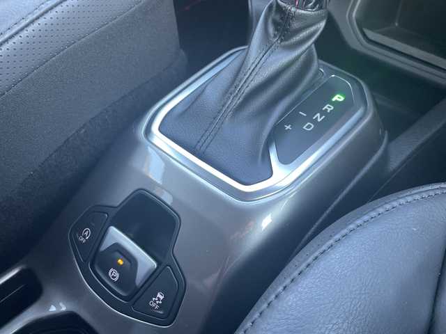 クライスラー・ジープ ジープ レネゲード リミテッド 高知県 2020(令2)年 3.2万km 黒 純正ナビ/【フルセグTV/BT/Applecarplay/Android Auto】/アドバンストブレーキアシスト/LaneSenseTM車線逸脱警報プラス/前面衝突警報（クラッシュミティゲーション付）/ブラインドスポットモニター / リアクロスパスディテクション/Parkviewリアバックアップカメラ/ParkSenseリアパークアシスト/エレクトロニック・スタビリティ・コントロール（横滑り防止）/エレクトロニック・ロール・ミティゲーション（車線逸脱防止）/オールスピードトラクションコントロール（タイヤ空転防止）/アダプティブクルーズコントロール/LEDヘッドライト（デイタイム・ランニング・ライト付）/黒レザーシート/シートヒーター/ステアリングヒーター/純正17インチアルミホイール/前後ドラレコ