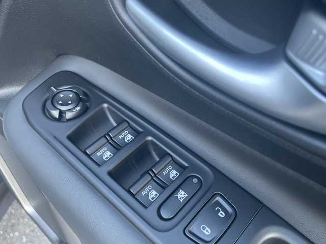 クライスラー・ジープ ジープ レネゲード リミテッド 高知県 2020(令2)年 3.2万km 黒 純正ナビ/【フルセグTV/BT/Applecarplay/Android Auto】/アドバンストブレーキアシスト/LaneSenseTM車線逸脱警報プラス/前面衝突警報（クラッシュミティゲーション付）/ブラインドスポットモニター / リアクロスパスディテクション/Parkviewリアバックアップカメラ/ParkSenseリアパークアシスト/エレクトロニック・スタビリティ・コントロール（横滑り防止）/エレクトロニック・ロール・ミティゲーション（車線逸脱防止）/オールスピードトラクションコントロール（タイヤ空転防止）/アダプティブクルーズコントロール/LEDヘッドライト（デイタイム・ランニング・ライト付）/黒レザーシート/シートヒーター/ステアリングヒーター/純正17インチアルミホイール/前後ドラレコ