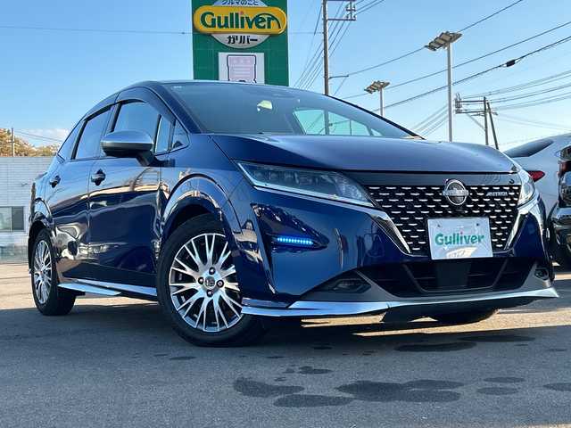 日産 ノート オーテック 山口県 2021(令3)年 5.3万km オーロラフレアブルーパール AUTECH専用装備/フロントグリル/シルバーフロントプロテクター/サイドシルプロテクター/シルバーリヤプロテクター/ダークウッド調フィニッシャー/合皮アームレスト/フロントセンターアームレスト/リヤセンターアームレスト/専用ブラックレザレットシート刺繍/専用ブラック本革巻ステアリング/AUTECHエンブレム/純正メモリナビ/（AM/FM/CD/DVD/USB/Bluetooth）/バックカメラ/ハーフレザー/純正フロアマット/ドライブレコーダー（DH5-D）/LEDヘッドライト/フォグランプ