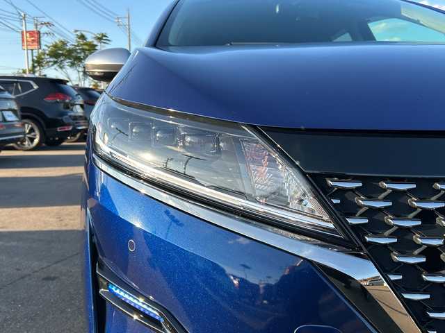 日産 ノート オーテック 山口県 2021(令3)年 5.3万km オーロラフレアブルーパール AUTECH専用装備/フロントグリル/シルバーフロントプロテクター/サイドシルプロテクター/シルバーリヤプロテクター/ダークウッド調フィニッシャー/合皮アームレスト/フロントセンターアームレスト/リヤセンターアームレスト/専用ブラックレザレットシート刺繍/専用ブラック本革巻ステアリング/AUTECHエンブレム/純正メモリナビ/（AM/FM/CD/DVD/USB/Bluetooth）/バックカメラ/ハーフレザー/純正フロアマット/ドライブレコーダー（DH5-D）/LEDヘッドライト/フォグランプ