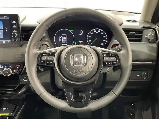 ホンダ ヴェゼル ハイブリッド e:HEV Z 愛知県 2025(令7)年 0.1万km未満 プラチナホワイトパール 登録済未使用車/Honda CONNECTディスプレー/（Bluetooth/フルセグTV/CarPlay/AM/FM)/ETC2.0車載器/ワイヤレス充電器/ホンダセンシング　/　　-衝突軽減ブレーキ（CMBS)/　　-路線逸脱抑制機能/　　-アダプティブクルーズコントロール/　　-先行車発進お知らせ機能/　　-標識認識機能/　　-オートハイビーム/電動バックドア　/ＬＥＤヘッドライト　/シートヒーター　/ステアリングヒーター/コーナーセンサー/ダウンヒルアシスト/バックカメラ