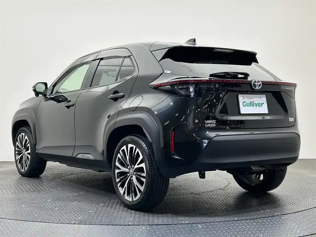 トヨタ ヤリスクロス ハイブリッド Z 愛媛県 2023(令5)年 1.9万km ブラックマイカ ・８型ディスプレイオーディオ/（ＢＴ・ＦＭ・ＡＭ・ａｐｐｌｅ　ｃａｒｐｌａｙ・ａｎｄｒｏｉｄ　ａｕｔｏ）/・バックカメラ　/・ＥＴＣ　/・前後ドラレコ　/・レーダークルコン　/・ＤＮ席シートヒーター　/・ステアリングヒーター/・D席パワーシート/・USB充電/・オートマチックハイビーム