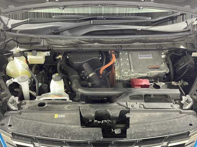 日産 セレナ e－パワー HWS V アーバンクロム 神奈川県 2021(令3)年 4.7万km ダークメタルグレー 純正１０型ナビ/(フルセグ　USB　Bluetooth　CD　DVD　ブルーレイ　SD　AM　FM)/セーフティパックA/プロパイロット/レーンディパーチャーワーニング/エマージェンシーブレーキ/クロストラフィックアラート/移動物検知/前後ソナー/インテリジェントアラウンドビューモニター/インテリジェントデジタルインナーミラー/ビルトインETC/前方ドライブレコーダー/合皮シート/センターマルチコンソール/デュアルバックドア/LEDオートライト/フォグランプ/革巻きステアリング/純正１６インチAW