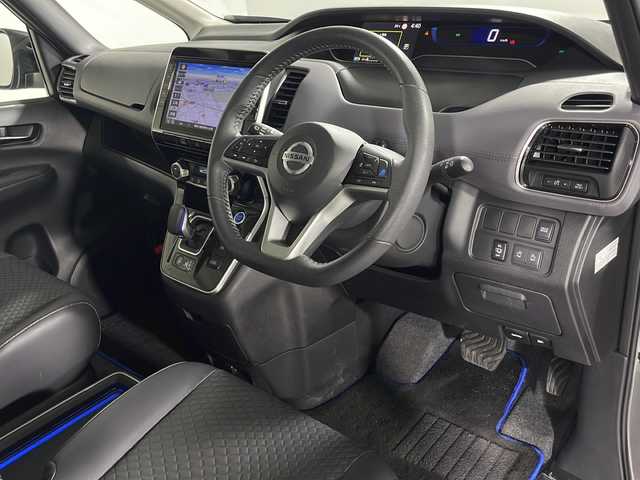日産 セレナ e－パワー HWS V アーバンクロム 神奈川県 2021(令3)年 4.7万km ダークメタルグレー 純正１０型ナビ/(フルセグ　USB　Bluetooth　CD　DVD　ブルーレイ　SD　AM　FM)/セーフティパックA/プロパイロット/レーンディパーチャーワーニング/エマージェンシーブレーキ/クロストラフィックアラート/移動物検知/前後ソナー/インテリジェントアラウンドビューモニター/インテリジェントデジタルインナーミラー/ビルトインETC/前方ドライブレコーダー/合皮シート/センターマルチコンソール/デュアルバックドア/LEDオートライト/フォグランプ/革巻きステアリング/純正１６インチAW