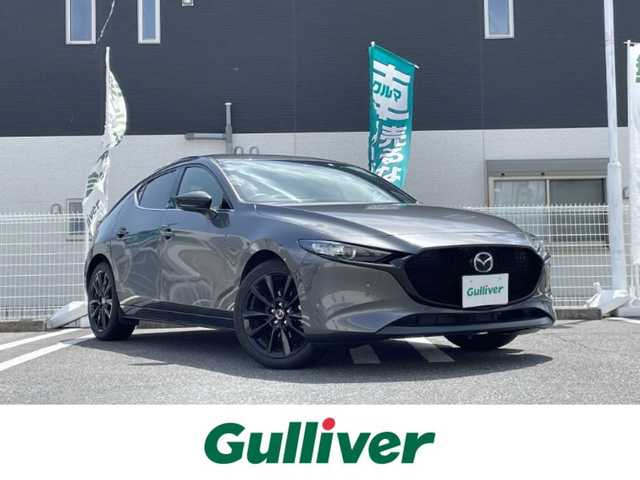 マツダ マツダ３ファストバック 15S ブラックトーンED 三重県 2023(令5)年 1.3万km マシーングレープレミアムM 登録時12217Km/ワンオーナー/ナビ/（AM・FM・CD・DVD・Bluetooth・HDMI・USB）/フルセグTV/ドラレコ/クルーズコントロール（追従あり）/バッグカメラ　/パドルシフト　/ＭＴモード付ＡＴ　/スペアキー　/ＬＥＤオートライト　/ＨＵＤ（ヘッドアップディスプレイ）/クリアランスソナー　/アイドリングストップ/コーナーセンサー　/車線逸脱警報　/横すべり防止/衝突被害軽減/電動格納ミラー/スポーツモード　/オートホールド/スマートブレーキサポート/取説/保証書
