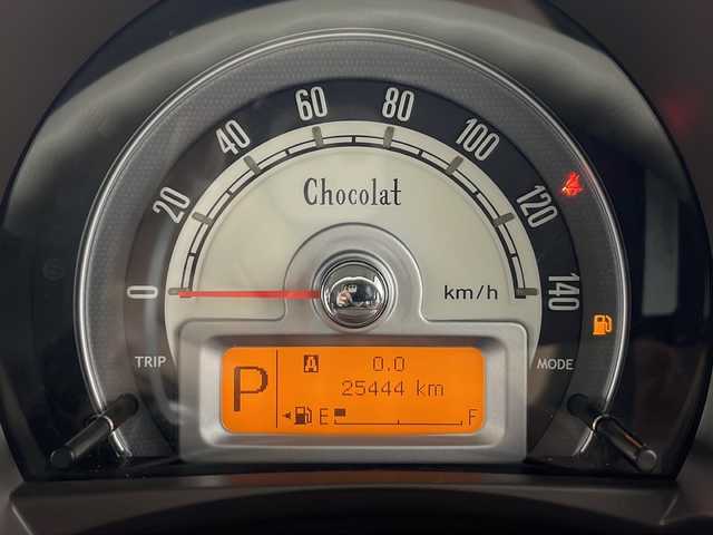 スズキ ラパン ショコラ X 秋田県 2015(平27)年 2.6万km フェニックスレッドパール 4WD/ワンオーナー/純正オーディオ/革巻きハンドル/アイドリングストップ/D席シートヒーター/合皮シート/電動格納ミラー/プッシュスタート/社外フロアマット/純正ホイールキャップ/HIDライト/オートライト/スマートキー/スペアキー