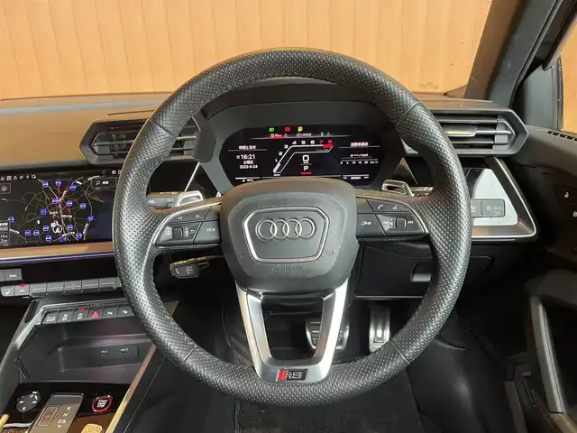 アウディ アウディ ＲＳ３ スポーツバック 愛知県 2022(令4)年 5.1万km デイトナグレーパールエフェクト RSスポーツエキゾーストシステム/ブラックAudi rings&ブラックスタイリングパッケージ/カラードブレーキキャリパーレッド/純正OPマットブラック19インチAW/マトリクスLEDヘッドライト/MMIナビ/　・Bluetooth/AppleCarPlay/AndroidAuto/フルセグTV/リアビューカメラ/バーチャルコックピットプラス/アダプティブクルーズコントロール/レーンキープアシスト/サイドアシスト/アドバンストキー/ハーフレザーシート/シートヒーター/オートマチックテールゲート