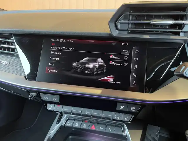アウディ アウディ ＲＳ３ スポーツバック 愛知県 2022(令4)年 5.1万km デイトナグレーパールエフェクト RSスポーツエキゾーストシステム/ブラックAudi rings&ブラックスタイリングパッケージ/カラードブレーキキャリパーレッド/純正OPマットブラック19インチAW/マトリクスLEDヘッドライト/MMIナビ/　・Bluetooth/AppleCarPlay/AndroidAuto/フルセグTV/リアビューカメラ/バーチャルコックピットプラス/アダプティブクルーズコントロール/レーンキープアシスト/サイドアシスト/アドバンストキー/ハーフレザーシート/シートヒーター/オートマチックテールゲート