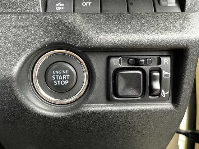 スズキ ジムニー XL 岐阜県 2022(令4)年 1.2万km シフォンアイボリーM 登録時走行距離：11577km/ワンオーナー/ディーラーOP純正10インチナビ/フルセグテレビ・BT・CD/４WD/前後コーナーセンサー/デュアルセンサーブレーキ/シートヒーター/前後コーナーセンサー/レーンキープアシスト/LEDヘッドライト/背面タイヤ/アイドリングストップ/ETC/運転席側ドリンクホルダー/ルーフレール/純正フロアマット/オートライト/プッシュスタート/スマートキー