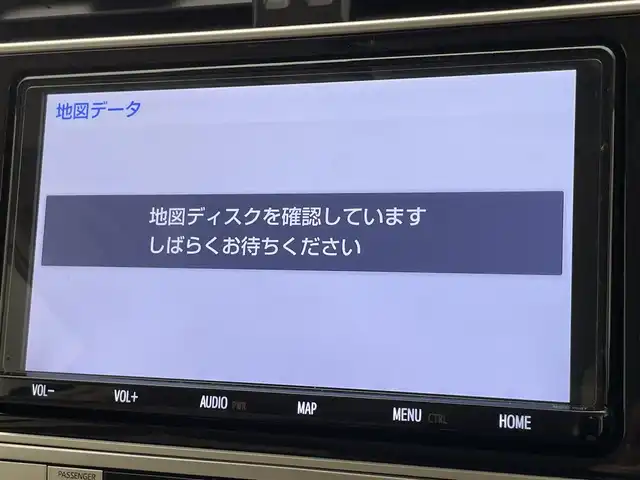 トヨタ ランドクルーザー プラド TX Lパッケージ 大阪府 2023(令5)年 4.2万km ホワイトパールクリスタルシャイン 純正９型ナビ　フルセグＴＶ　Ｂｌｕｅｔｏｏｔｈ　ムーンルーフ　ベージュレザー　７人乗　ルーフレール　バックカメラ　プッシュスタート　パワーシート　シートヒーター　エアシート　ＥＴＣ　衝突軽減　禁煙車