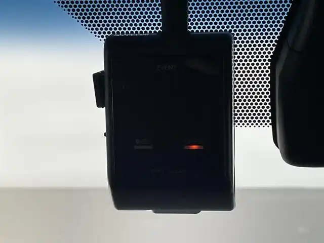 トヨタ ランドクルーザー プラド TX Lパッケージ 大阪府 2023(令5)年 4.2万km ホワイトパールクリスタルシャイン 純正９型ナビ　フルセグＴＶ　Ｂｌｕｅｔｏｏｔｈ　ムーンルーフ　ベージュレザー　７人乗　ルーフレール　バックカメラ　プッシュスタート　パワーシート　シートヒーター　エアシート　ＥＴＣ　衝突軽減　禁煙車