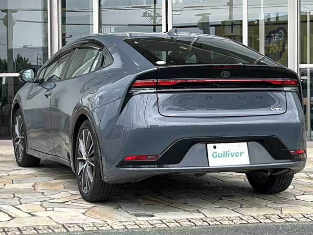 トヨタ プリウス Z 静岡県 2023(令5)年 1.5万km グレー トヨタセーフティセンス/・プリクラッシュセーフティ/・レーンキープアシスト/・アクティブクルーズコントロール/・ロードサインアシスト/・ブラインドスポットモニター/・プロアクティブドライビングアシスト/・パーキングサポートブレーキ/純正メーカーディスプレイオーディオ/・ナビ機能/・フルセグTV/・ラジオ/Bluetooth/ミラーキャスト/主要装備/・シートヒーター/・エアシート/・ハンドルヒーター/・ビルトインETC2.0/・パワーバックドア/・AC100V/・全方位カメラ/・置くだけ充電/・レザーシート/・レザーハンドル/・オートライト/・オートハイビーム/・オートホールド/・ステアリングリモコン/・パワーシート/・デジタルインナーミラー/・プッシュスタート/・スマートキー