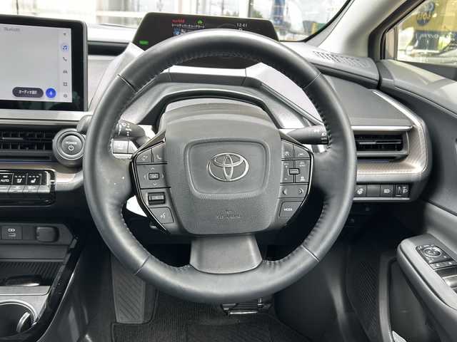 トヨタ プリウス Z 静岡県 2023(令5)年 1.5万km グレー トヨタセーフティセンス/・プリクラッシュセーフティ/・レーンキープアシスト/・アクティブクルーズコントロール/・ロードサインアシスト/・ブラインドスポットモニター/・プロアクティブドライビングアシスト/・パーキングサポートブレーキ/純正メーカーディスプレイオーディオ/・ナビ機能/・フルセグTV/・ラジオ/Bluetooth/ミラーキャスト/主要装備/・シートヒーター/・エアシート/・ハンドルヒーター/・ビルトインETC2.0/・パワーバックドア/・AC100V/・全方位カメラ/・置くだけ充電/・レザーシート/・レザーハンドル/・オートライト/・オートハイビーム/・オートホールド/・ステアリングリモコン/・パワーシート/・デジタルインナーミラー/・プッシュスタート/・スマートキー
