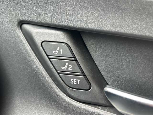 トヨタ プリウス Z 静岡県 2023(令5)年 1.5万km グレー トヨタセーフティセンス/・プリクラッシュセーフティ/・レーンキープアシスト/・アクティブクルーズコントロール/・ロードサインアシスト/・ブラインドスポットモニター/・プロアクティブドライビングアシスト/・パーキングサポートブレーキ/純正メーカーディスプレイオーディオ/・ナビ機能/・フルセグTV/・ラジオ/Bluetooth/ミラーキャスト/主要装備/・シートヒーター/・エアシート/・ハンドルヒーター/・ビルトインETC2.0/・パワーバックドア/・AC100V/・全方位カメラ/・置くだけ充電/・レザーシート/・レザーハンドル/・オートライト/・オートハイビーム/・オートホールド/・ステアリングリモコン/・パワーシート/・デジタルインナーミラー/・プッシュスタート/・スマートキー