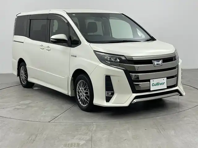 トヨタ ノア ハイブリッド Si 愛知県 2019(平31)年 4.7万km ラグジュアリーホワイトパールクリスタルシャインガラスフレーク ９インチナビＮＳＺＴ－Ｙ６８Ｔ　/フリップダウンモニター　/衝突軽減ブレーキ　/バックカメラ　/前席シートヒーター　/クルコン　　/ＥＴＣ　/アルミホイール　/ＬＥＤライト　/ダブルエアコン　/フルセグＴＶ　/スマートキー