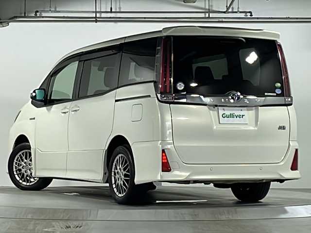 トヨタ ノア ハイブリッド Si 広島県 2019(平31)年 4.7万km ラグジュアリーホワイトパールクリスタルシャインガラスフレーク トヨタセーフティセンス/・レーンキープアシスト/・オートハイビーム/純正フリップダウンモニター/９インチ純正ナビ(ＮＳＺＴ－Ｙ６８Ｔ)/・CD/DVD/BT/フルセグ/バックカメラ　/前席シートヒーター　/クルーズコントロール　/ＥＴＣ　/純正16アルミインチAW(205/55/R16)/ＬＥＤライト　/スマートキー/プッシュスタート/純正フロアマット