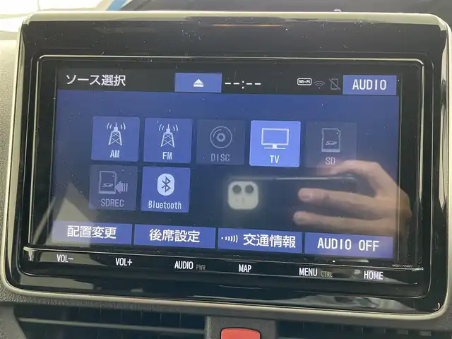 トヨタ ノア ハイブリッド Si 愛知県 2019(平31)年 4.7万km ラグジュアリーホワイトパールクリスタルシャインガラスフレーク ９インチナビＮＳＺＴ－Ｙ６８Ｔ　/フリップダウンモニター　/衝突軽減ブレーキ　/バックカメラ　/前席シートヒーター　/クルコン　　/ＥＴＣ　/アルミホイール　/ＬＥＤライト　/ダブルエアコン　/フルセグＴＶ　/スマートキー