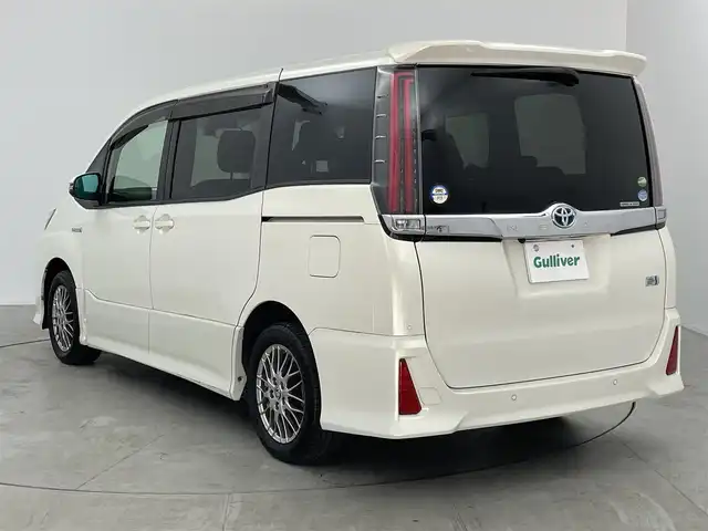 トヨタ ノア ハイブリッド Si 愛知県 2019(平31)年 4.7万km ラグジュアリーホワイトパールクリスタルシャインガラスフレーク ９インチナビＮＳＺＴ－Ｙ６８Ｔ　/フリップダウンモニター　/衝突軽減ブレーキ　/バックカメラ　/前席シートヒーター　/クルコン　　/ＥＴＣ　/アルミホイール　/ＬＥＤライト　/ダブルエアコン　/フルセグＴＶ　/スマートキー