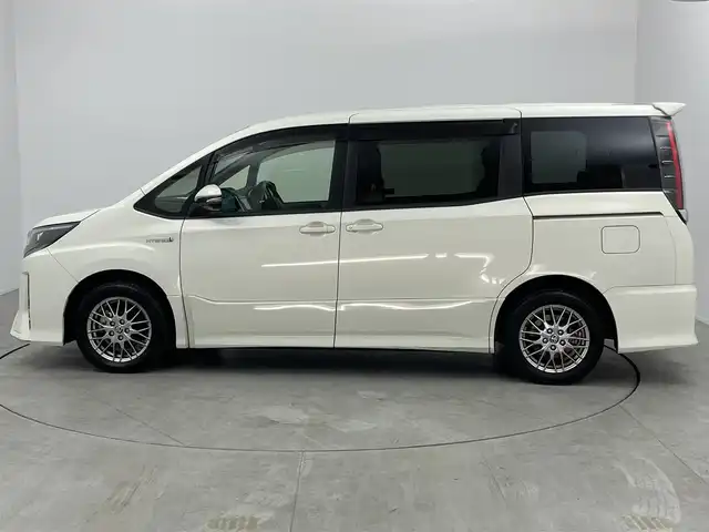 トヨタ ノア ハイブリッド Si 愛知県 2019(平31)年 4.7万km ラグジュアリーホワイトパールクリスタルシャインガラスフレーク ９インチナビＮＳＺＴ－Ｙ６８Ｔ　/フリップダウンモニター　/衝突軽減ブレーキ　/バックカメラ　/前席シートヒーター　/クルコン　　/ＥＴＣ　/アルミホイール　/ＬＥＤライト　/ダブルエアコン　/フルセグＴＶ　/スマートキー
