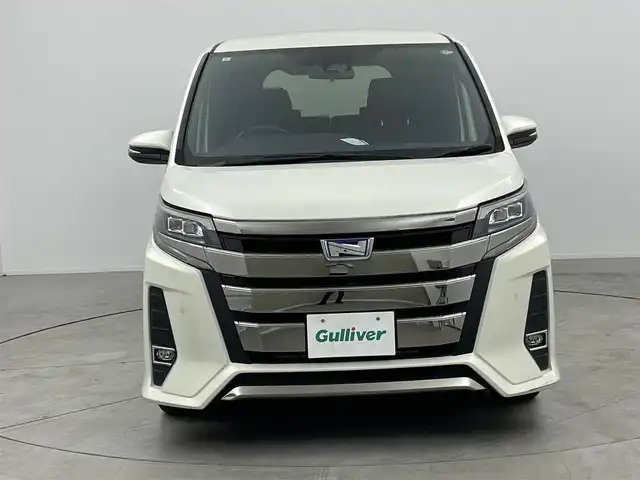 トヨタ ノア ハイブリッド Si 愛知県 2019(平31)年 4.7万km ラグジュアリーホワイトパールクリスタルシャインガラスフレーク ９インチナビＮＳＺＴ－Ｙ６８Ｔ　/フリップダウンモニター　/衝突軽減ブレーキ　/バックカメラ　/前席シートヒーター　/クルコン　　/ＥＴＣ　/アルミホイール　/ＬＥＤライト　/ダブルエアコン　/フルセグＴＶ　/スマートキー