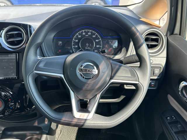 日産 ノート e－パワー X 和歌山県 2020(令2)年 6.5万km ホワイト 社外７インチナビ/ワンセグTV/（BT/MSV)/エマージェンシーブレーキ/レーンキープ/コーナーセンサー/先行車発進お知らせ/ドライブレコーダー/ETC/純正１５インチアルミホイール/社外フロアマット/電動格納ミラー/ドアバイザー/ハロゲンヘッドライト/オートライト