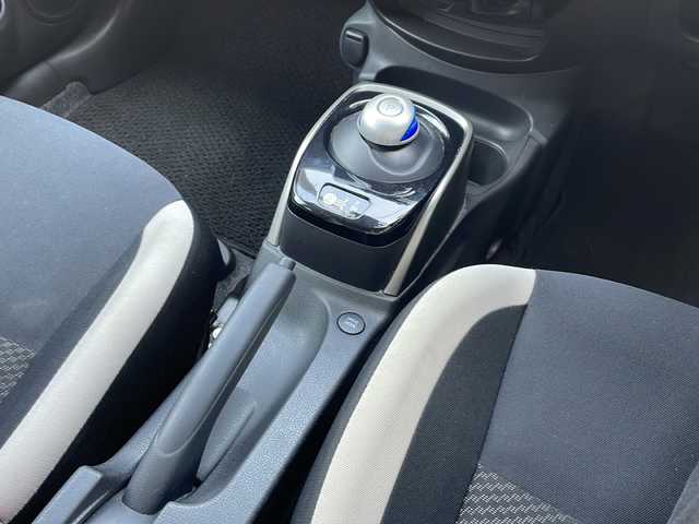 日産 ノート e－パワー X 大阪府 2020(令2)年 6.5万km ホワイト 社外７インチナビ/ワンセグTV/（BT/MSV)/エマージェンシーブレーキ/レーンキープ/コーナーセンサー/先行車発進お知らせ/ドライブレコーダー/ETC/純正１５インチアルミホイール/社外フロアマット/電動格納ミラー/ドアバイザー/ハロゲンヘッドライト/オートライト