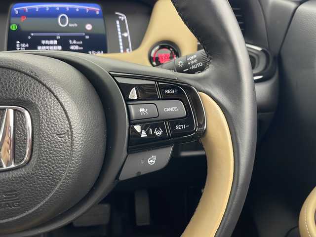 ホンダ フィット リュクス 秋田県 2024(令6)年 0.5万km プラチナホワイトパール 4WD/純正SDナビ　/フルセグTV/Bluetooth/CD/DVD/ホンダセンシング　/レーダークルーズコントロール　/レーンキープアシスト　/横滑り防止装置/前後クリアランスソナー/誤発進抑制/バックカメラ　/寒冷地仕様/ワイパーデアイサー/前席シートヒーター/ステアリングヒーター/ＬＥＤヘッドライト/フォグランプ/本革シート　/置くだけ充電/ビルトインＥＴＣ　/電動パーキング/純正ドライブレコーダー　/純正アルミホイール/純正フロアマット