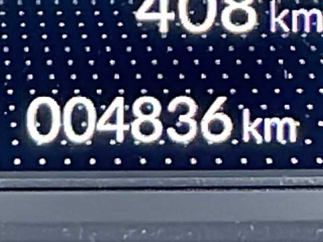 ホンダ フィット リュクス 秋田県 2024(令6)年 0.5万km プラチナホワイトパール 4WD/純正SDナビ　/フルセグTV/Bluetooth/CD/DVD/ホンダセンシング　/レーダークルーズコントロール　/レーンキープアシスト　/横滑り防止装置/前後クリアランスソナー/誤発進抑制/バックカメラ　/寒冷地仕様/ワイパーデアイサー/前席シートヒーター/ステアリングヒーター/ＬＥＤヘッドライト/フォグランプ/本革シート　/置くだけ充電/ビルトインＥＴＣ　/電動パーキング/純正ドライブレコーダー　/純正アルミホイール/純正フロアマット
