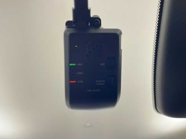 ホンダ フィット リュクス 秋田県 2024(令6)年 0.5万km プラチナホワイトパール 4WD/純正SDナビ　/フルセグTV/Bluetooth/CD/DVD/ホンダセンシング　/レーダークルーズコントロール　/レーンキープアシスト　/横滑り防止装置/前後クリアランスソナー/誤発進抑制/バックカメラ　/寒冷地仕様/ワイパーデアイサー/前席シートヒーター/ステアリングヒーター/ＬＥＤヘッドライト/フォグランプ/本革シート　/置くだけ充電/ビルトインＥＴＣ　/電動パーキング/純正ドライブレコーダー　/純正アルミホイール/純正フロアマット