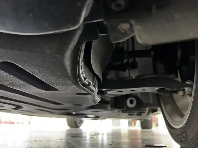 レクサス ＥＳ 300h Fスポーツ 三重県 2020(令2)年 1.6万km ホワイトノーヴァガラスフレーク ハイブリッド/FF/MTモード付フロアCVT/12.3型ナビ/（AM/FM/CD/DVD/SDREC/SD/USB/Bluetooth/Miracast/AUX/TV/CarPlay/AndroidAuto）/【OP】パノラミックビューモニター＋PKSB（後方歩行者）/ドライブレコーダー前後/ETC2.0/Lexus Safety System＋/・プリクラッシュセーフティ/・レーントレーシングアシスト/・上下二段式アダプティブハイビームシステム/・レーダークルコン/・ロードサインアシスト/・先行車発進告知/・ドライバー異常時対応システム/ブラインドスポットモニター［BSM］＋パーキングサポートブレーキ（後方接近車）/装備/メーカーOP/●ハンズフリーパワートランク/●AC100Vコンセント（非常時給電機能付）/標準装備/・ムーンルーフ/・Fスポ専用L-tex（合皮）シート（D席/N席冷暖機能付）/・8wayパワーシート＋電動ランバーサポート（Dメモリー付/N）/・ステアリングヒーター/・左右独立オートエアコン/・電動リヤウインドウサンシェード/・3眼LEDヘッドランプ/・パドルシフト/・雨滴感応式フロントワイパー/・Fスポ専用19inAW/・スマートキーx2＋カードキーx1/など