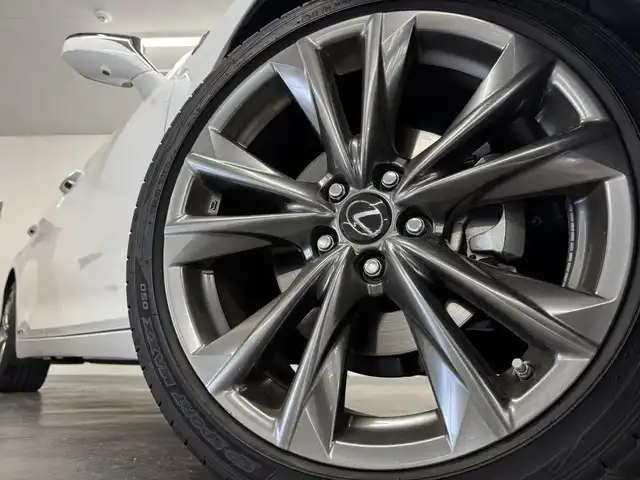 レクサス ＥＳ 300h Fスポーツ 三重県 2020(令2)年 1.6万km ホワイトノーヴァガラスフレーク ハイブリッド/FF/MTモード付フロアCVT/12.3型ナビ/（AM/FM/CD/DVD/SDREC/SD/USB/Bluetooth/Miracast/AUX/TV/CarPlay/AndroidAuto）/【OP】パノラミックビューモニター＋PKSB（後方歩行者）/ドライブレコーダー前後/ETC2.0/Lexus Safety System＋/・プリクラッシュセーフティ/・レーントレーシングアシスト/・上下二段式アダプティブハイビームシステム/・レーダークルコン/・ロードサインアシスト/・先行車発進告知/・ドライバー異常時対応システム/ブラインドスポットモニター［BSM］＋パーキングサポートブレーキ（後方接近車）/装備/メーカーOP/●ハンズフリーパワートランク/●AC100Vコンセント（非常時給電機能付）/標準装備/・ムーンルーフ/・Fスポ専用L-tex（合皮）シート（D席/N席冷暖機能付）/・8wayパワーシート＋電動ランバーサポート（Dメモリー付/N）/・ステアリングヒーター/・左右独立オートエアコン/・電動リヤウインドウサンシェード/・3眼LEDヘッドランプ/・パドルシフト/・雨滴感応式フロントワイパー/・Fスポ専用19inAW/・スマートキーx2＋カードキーx1/など