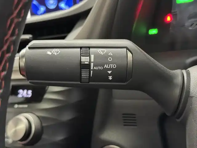 レクサス ＥＳ 300h Fスポーツ 三重県 2020(令2)年 1.6万km ホワイトノーヴァガラスフレーク ハイブリッド/FF/MTモード付フロアCVT/12.3型ナビ/（AM/FM/CD/DVD/SDREC/SD/USB/Bluetooth/Miracast/AUX/TV/CarPlay/AndroidAuto）/【OP】パノラミックビューモニター＋PKSB（後方歩行者）/ドライブレコーダー前後/ETC2.0/Lexus Safety System＋/・プリクラッシュセーフティ/・レーントレーシングアシスト/・上下二段式アダプティブハイビームシステム/・レーダークルコン/・ロードサインアシスト/・先行車発進告知/・ドライバー異常時対応システム/ブラインドスポットモニター［BSM］＋パーキングサポートブレーキ（後方接近車）/装備/メーカーOP/●ハンズフリーパワートランク/●AC100Vコンセント（非常時給電機能付）/標準装備/・ムーンルーフ/・Fスポ専用L-tex（合皮）シート（D席/N席冷暖機能付）/・8wayパワーシート＋電動ランバーサポート（Dメモリー付/N）/・ステアリングヒーター/・左右独立オートエアコン/・電動リヤウインドウサンシェード/・3眼LEDヘッドランプ/・パドルシフト/・雨滴感応式フロントワイパー/・Fスポ専用19inAW/・スマートキーx2＋カードキーx1/など