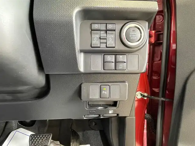 トヨタ ルーミー カスタムG 岩手県 2021(令3)年 1.3万km ファイアークォーツレッドM ４WD/両側パワースライドドア/スマートアシスト/衝突回避支援ブレーキ/車線逸脱警報/アダプティブクルーズコントロール/ハイビームアシスト/ブレーキ制御付き誤発進抑制機能/先行車発進お知らせ機能/標識認識機能/コーナーセンサー/横滑り防止装置/アイドリングストップ/ロールサンシェード/ミラー型ドライブレコーダー/オートブレーキホールド/純正CDオーディオ/LEDヘッドライト/純正14インチアルミホイール/ETC