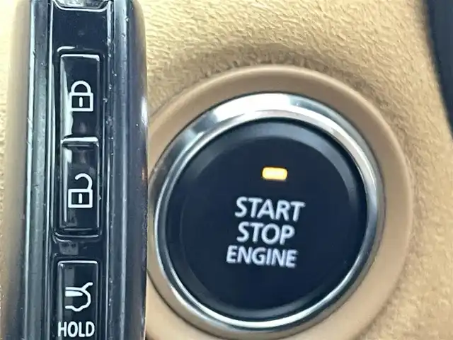 マツダ ＣＸ－６０ XD HV プレミアムスポーツ 熊本県 2022(令4)年 4.2万km ロジウムホワイトプレミアムメタリック ワンオーナー　/サンルーフ　/純正ナビ　/全周囲カメラ　/ＥＴＣ　/i-ACTIVSENSE/・レーダークルーズコントロール/・レーンキープアシスト/・衝突軽減ブレーキ/・前後誤発進抑制機能/・ブラインドスポットモニター/・ロードキープアシスト/・側方危険回避アシスト/・標識認識システム/・オートハイビーム/・スマートブレーキサポート/前後クリアランスソナー　/全席シートヒーター　/前席エアーシート　/前席パワーシート　/ダウンヒルアシスト/横滑り防止/アイドリングストップ/パワーバックドア/ステアリングヒーター/ヘッドアップディスプレイ/電動パーキングブレーキ/ブレーキホールド/純正フロアマット/純正２０インチAW/オートライト/LEDヘッドライト/フォグライト/スマートキー/プッシュスタート/保証書