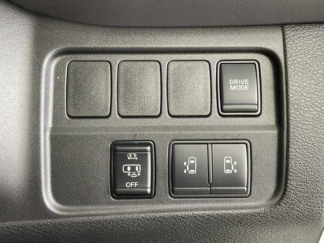 日産 セレナ e－パワー ハイウェイスター V 愛知県 2020(令2)年 5.8万km ブリリアントホワイトパール パイオニア製9インチナビ/CD DVD BT フルセグTV FM AM/カロッツェリア製フリップダウンモニター/アラウンドビューモニター/両側パワースライドドア/ハンズフリースライドドア/クルーズコントロール/ETC/LEDヘッドライト/オートライト/純正フォグライト/前後コーナーセンサー/ETC/ロールサンシェード/サマータイヤ付き純正AW積込/純正フロアマット/ドアバイザー/プッシュスタート/スマートキー