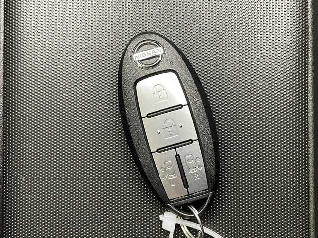 日産 セレナ e－パワー ハイウェイスター V 愛知県 2020(令2)年 5.8万km ブリリアントホワイトパール パイオニア製9インチナビ/CD DVD BT フルセグTV FM AM/カロッツェリア製フリップダウンモニター/アラウンドビューモニター/両側パワースライドドア/ハンズフリースライドドア/クルーズコントロール/ETC/LEDヘッドライト/オートライト/純正フォグライト/前後コーナーセンサー/ETC/ロールサンシェード/サマータイヤ付き純正AW積込/純正フロアマット/ドアバイザー/プッシュスタート/スマートキー