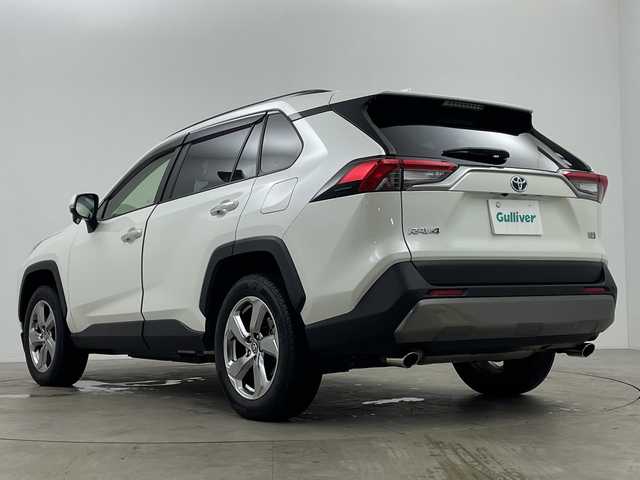 トヨタ ＲＡＶ４ ハイブリットG 鹿児島県 2021(令3)年 8.2万km ホワイトパールクリスタルシャイン 社外SDナビ/(BT/CD/DVD/AM/FM/フルセグTV)/トヨタセーフティセンス/レーダークルーズコントロール/レーンキープアシスト/オートマチックハイビーム/プリクラッシュセーフティ/レザーシート/ブラインドスポットモニター/前後コーナーセンサー/社外前後ドライブレコーダー/バックカメラ/4WD/アイドリングストップ/パワーバックドア/運転席パワーシート/シートメモリー/前席シートヒーター/ルーフレール/純正18インチアルミホイール/純正LEDヘッドライト/純正フロアマット/保証書/取扱説明書/スペアキー
