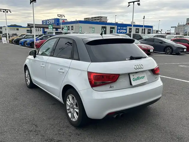 アウディ Ａ１ スポーツバック 1．4TFSI 長崎県 2014(平26)年 4.2万km パールⅡ 純正ナビ（CD/フルセグ/Bluetooth）/MTモード付/アイドリングストップ/バックカメラ/モニター/ETC/電動リアゲート/横滑り防止/プッシュスタート/スマートキー/純正フロアマット