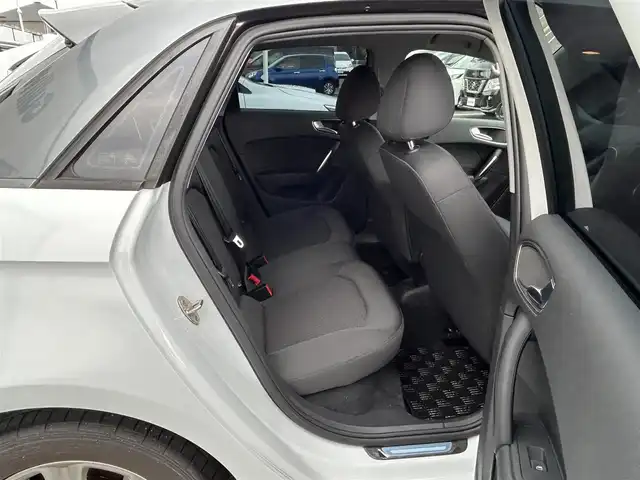 アウディ Ａ１ スポーツバック 1．4TFSI 長崎県 2014(平26)年 4.2万km パールⅡ 純正ナビ（CD/フルセグ/Bluetooth）/MTモード付/アイドリングストップ/バックカメラ/モニター/ETC/電動リアゲート/横滑り防止/プッシュスタート/スマートキー/純正フロアマット