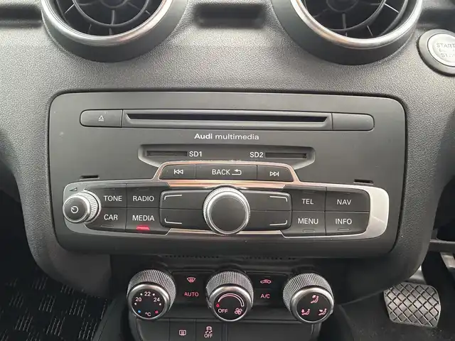 アウディ Ａ１ スポーツバック 1．4TFSI 長崎県 2014(平26)年 4.2万km パールⅡ 純正ナビ（CD/フルセグ/Bluetooth）/MTモード付/アイドリングストップ/バックカメラ/モニター/ETC/電動リアゲート/横滑り防止/プッシュスタート/スマートキー/純正フロアマット