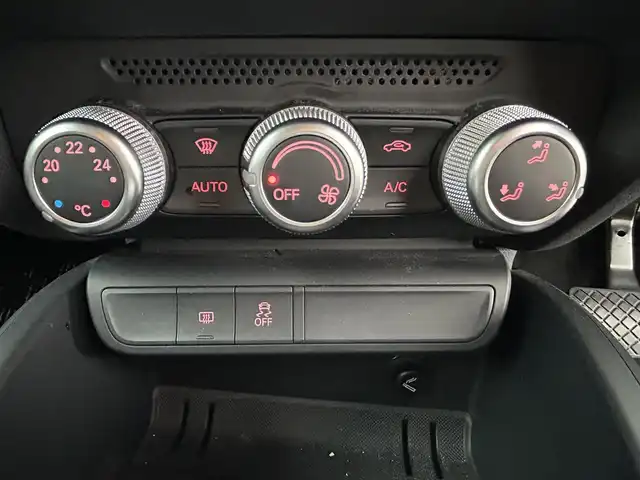 アウディ Ａ１ スポーツバック 1．4TFSI 長崎県 2014(平26)年 4.2万km パールⅡ 純正ナビ（CD/フルセグ/Bluetooth）/MTモード付/アイドリングストップ/バックカメラ/モニター/ETC/電動リアゲート/横滑り防止/プッシュスタート/スマートキー/純正フロアマット