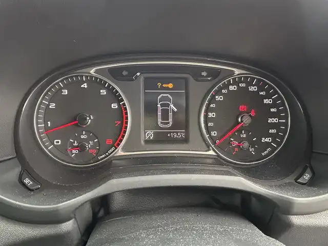 アウディ Ａ１ スポーツバック 1．4TFSI 長崎県 2014(平26)年 4.2万km パールⅡ 純正ナビ（CD/フルセグ/Bluetooth）/MTモード付/アイドリングストップ/バックカメラ/モニター/ETC/電動リアゲート/横滑り防止/プッシュスタート/スマートキー/純正フロアマット