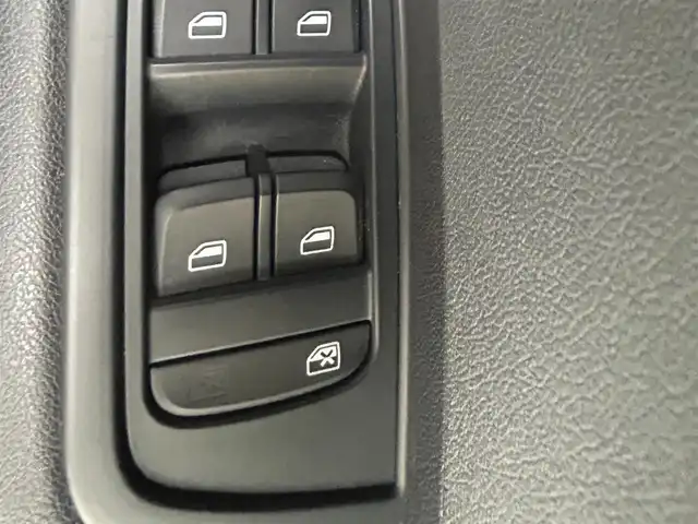 アウディ Ａ１ スポーツバック 1．4TFSI 長崎県 2014(平26)年 4.2万km パールⅡ 純正ナビ（CD/フルセグ/Bluetooth）/MTモード付/アイドリングストップ/バックカメラ/モニター/ETC/電動リアゲート/横滑り防止/プッシュスタート/スマートキー/純正フロアマット