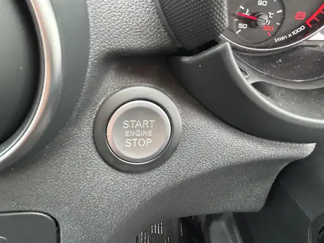 アウディ Ａ１ スポーツバック 1．4TFSI 長崎県 2014(平26)年 4.2万km パールⅡ 純正ナビ（CD/フルセグ/Bluetooth）/MTモード付/アイドリングストップ/バックカメラ/モニター/ETC/電動リアゲート/横滑り防止/プッシュスタート/スマートキー/純正フロアマット