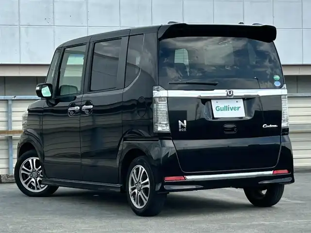 ホンダ Ｎ ＢＯＸ カスタム SSパッケージ 静岡県 2015(平27)年 6.9万km スマートブラック 両側電動スライドドア/あんしんパッケージ/ワンセグTV/GATHERSディスプレイオーディオ/バックカメラ/BLUETOOTH/ディスチャージヘッドライト(オートライトコントロール機構付)/オートリトラミラー/純正14インチアルミホイール/スーパーＵＶカットフロントドアガラス/ＩＲカットフロントウィンドウ・フロントドアガラス/リア席サンシェード/ワンタッチウィンカー/クロームメッキ・インナードアハンドル（フロント）/シルバーリング塗装ドリンクホルダー/クロームメッキ・シフトノブボタン/エアコンアウトレットノブ／リング/ナビ装着用スペシャルパッケージ/純正フロアマット