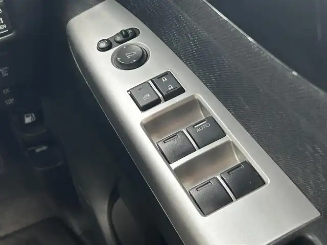 ホンダ Ｎ ＢＯＸ カスタム SSパッケージ 静岡県 2015(平27)年 6.9万km スマートブラック 両側電動スライドドア/あんしんパッケージ/ワンセグTV/GATHERSディスプレイオーディオ/バックカメラ/BLUETOOTH/ディスチャージヘッドライト(オートライトコントロール機構付)/オートリトラミラー/純正14インチアルミホイール/スーパーＵＶカットフロントドアガラス/ＩＲカットフロントウィンドウ・フロントドアガラス/リア席サンシェード/ワンタッチウィンカー/クロームメッキ・インナードアハンドル（フロント）/シルバーリング塗装ドリンクホルダー/クロームメッキ・シフトノブボタン/エアコンアウトレットノブ／リング/ナビ装着用スペシャルパッケージ/純正フロアマット