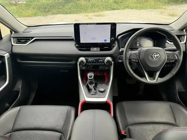 トヨタ ＲＡＶ４ HV アドベンチャー オフロードPKGⅡ 兵庫県 2023(令5)年 4.2万km スーパーホワイトⅡ パノラミックビューモニター/パワーリアゲート/ブラインドスポットモニター/デジタルインナーミラー（前後ドラレコ内蔵）/フォグランプ（Ｆ/Ｒ）/両前席シートヒーター＆ベンチレーション/ステアリングヒーター/黒革シート/メモリ付パワーシート/ルーフレール/純正10.5インチディスプレイ（車載ナビ有）/フルセグテレビ/純正18インチアルミホイール/スペアキー有り