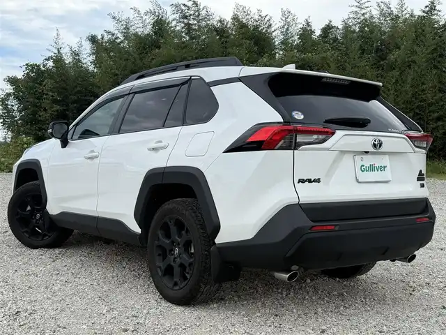 トヨタ ＲＡＶ４ HV アドベンチャー オフロードPKGⅡ 兵庫県 2023(令5)年 4.2万km スーパーホワイトⅡ パノラミックビューモニター/パワーリアゲート/ブラインドスポットモニター/デジタルインナーミラー（前後ドラレコ内蔵）/フォグランプ（Ｆ/Ｒ）/両前席シートヒーター＆ベンチレーション/ステアリングヒーター/黒革シート/メモリ付パワーシート/ルーフレール/純正10.5インチディスプレイ（車載ナビ有）/フルセグテレビ/純正18インチアルミホイール/スペアキー有り