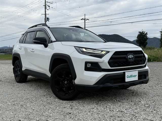 トヨタ ＲＡＶ４ HV アドベンチャー オフロードPKGⅡ 兵庫県 2023(令5)年 4.2万km スーパーホワイトⅡ パノラミックビューモニター/パワーリアゲート/ブラインドスポットモニター/デジタルインナーミラー（前後ドラレコ内蔵）/フォグランプ（Ｆ/Ｒ）/両前席シートヒーター＆ベンチレーション/ステアリングヒーター/黒革シート/メモリ付パワーシート/ルーフレール/純正10.5インチディスプレイ（車載ナビ有）/フルセグテレビ/純正18インチアルミホイール/スペアキー有り