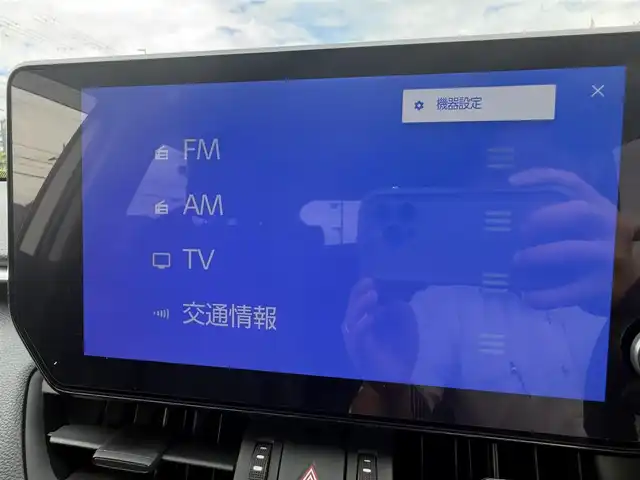 トヨタ ＲＡＶ４ HV アドベンチャー オフロードPKGⅡ 兵庫県 2023(令5)年 4.2万km スーパーホワイトⅡ パノラミックビューモニター/パワーリアゲート/ブラインドスポットモニター/デジタルインナーミラー（前後ドラレコ内蔵）/フォグランプ（Ｆ/Ｒ）/両前席シートヒーター＆ベンチレーション/ステアリングヒーター/黒革シート/メモリ付パワーシート/ルーフレール/純正10.5インチディスプレイ（車載ナビ有）/フルセグテレビ/純正18インチアルミホイール/スペアキー有り